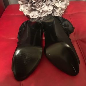 Steve Madden Luxe Black Satin Shoe 9.5